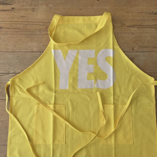 DRESSSEN Day use W pocket apron "YES" -yellow